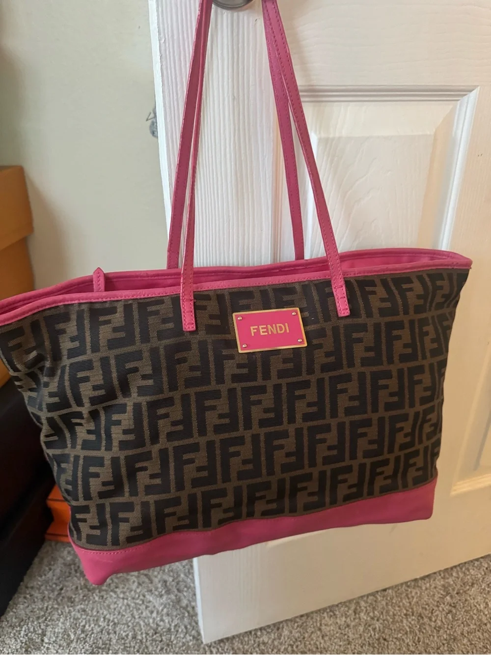 Fendi tote signature